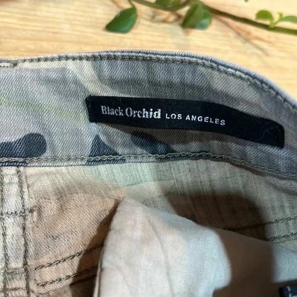 Distressed Black Orchid camo jeans - Picture 7 of 13